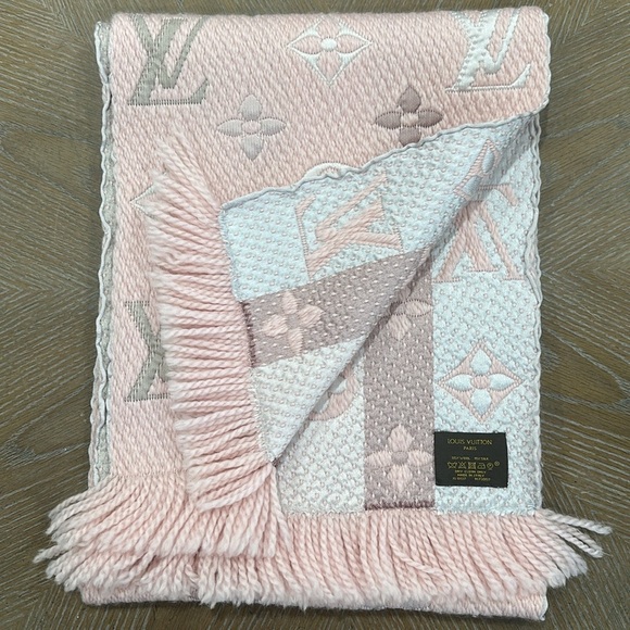Authentic Louis Vuitton Logomania Scarf - Picture 4 of 7